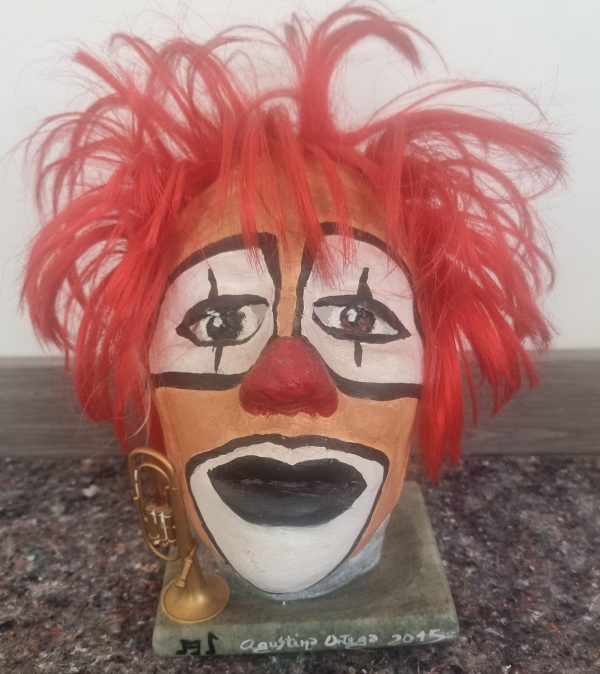 Autorretrato de la autora Agustina Ortega, 16x30cm, escayola