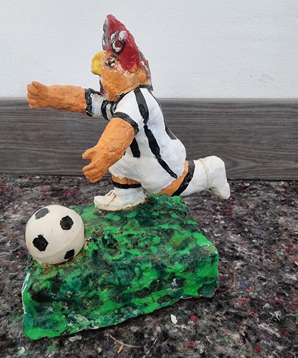 Gallinita futbolera3 arcilla cocida 16x7cm